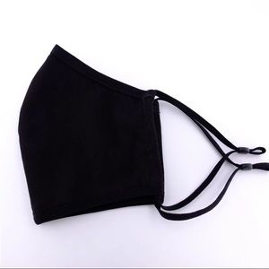 Cotton mask with adjustable earloops.